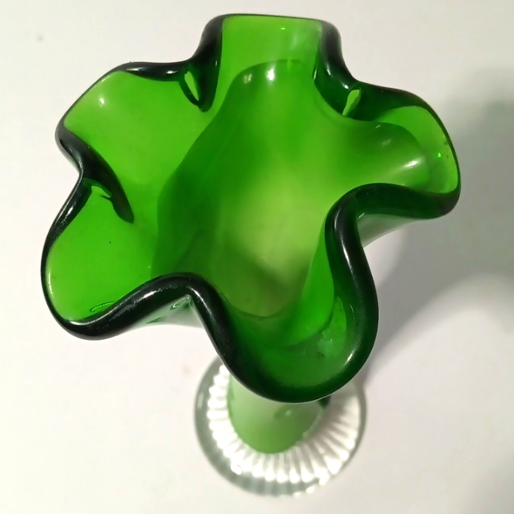 Vintage European Blown Glass Vase Gorgeous Green with Red Flower And Fluted Top - Picture 7 of 9